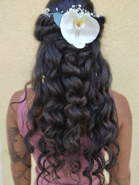 wavy avec demi attache tressée